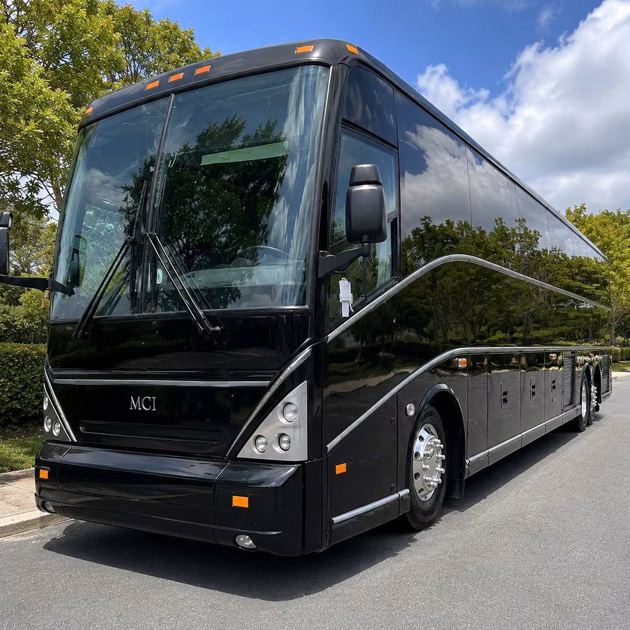 honolulu airport shuttle bus rentals for groups arriving on oahu