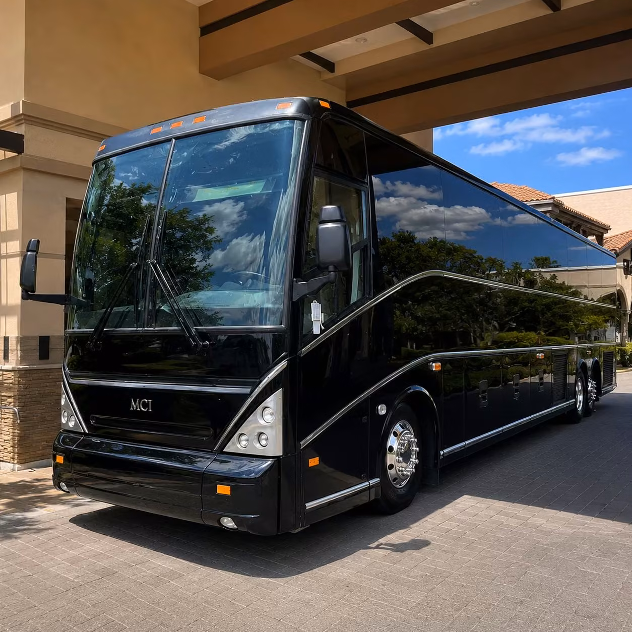 honolulu wedding shuttle bus rentals that keep your guests moving and your timeline on track